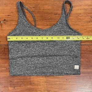 Vuori Halo Performance Crop Tank Heather Gray Grey Built-In Bra Size Medium